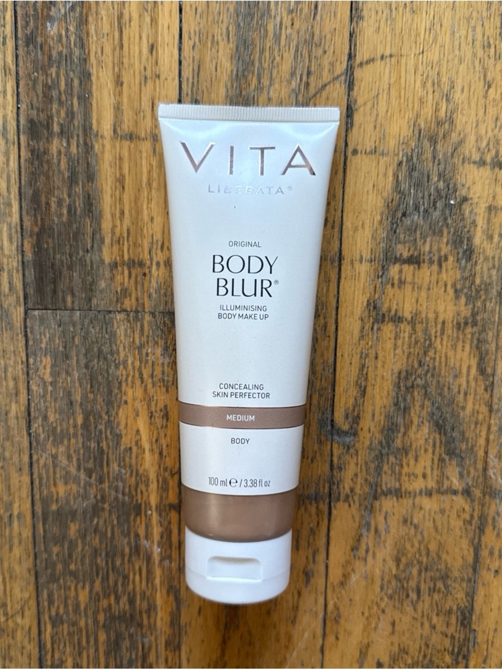 Body Blur Illuminating Body Makeup - Medium Brown
